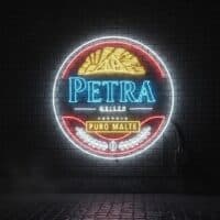 https://www.cervejapetra.com.br